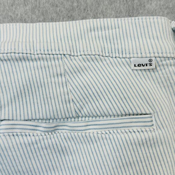 Levi's Shorts WMNS 31 White Blue Pin Stripe Rolled Hem Classic Mid-Rise Stretch - Picture 4 of 8